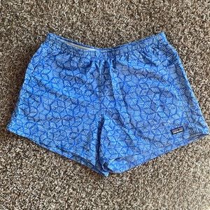 patagonia women’s baggies 5” inseam blue pattern